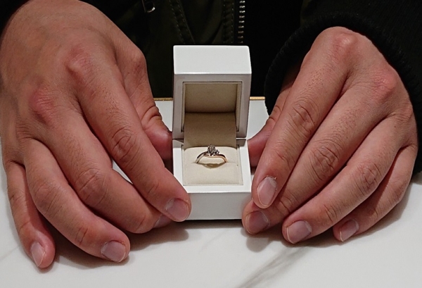 京都市・伏見区｜二色のコンビリングがオシャレなアムールアミュレットの婚約指輪をご成約いただきました