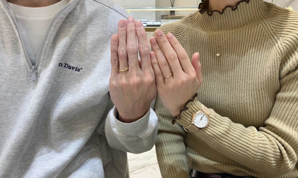 滋賀県湖南市｜人と被りにくいゴールドのお色味と高品質の面を気に入ってくださりFISCHERの結婚指輪をご成約いただきました