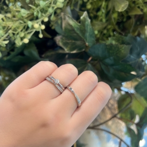 鍛造婚約・結婚指輪 IDEALPlusfortファスシネイトの重ね付け